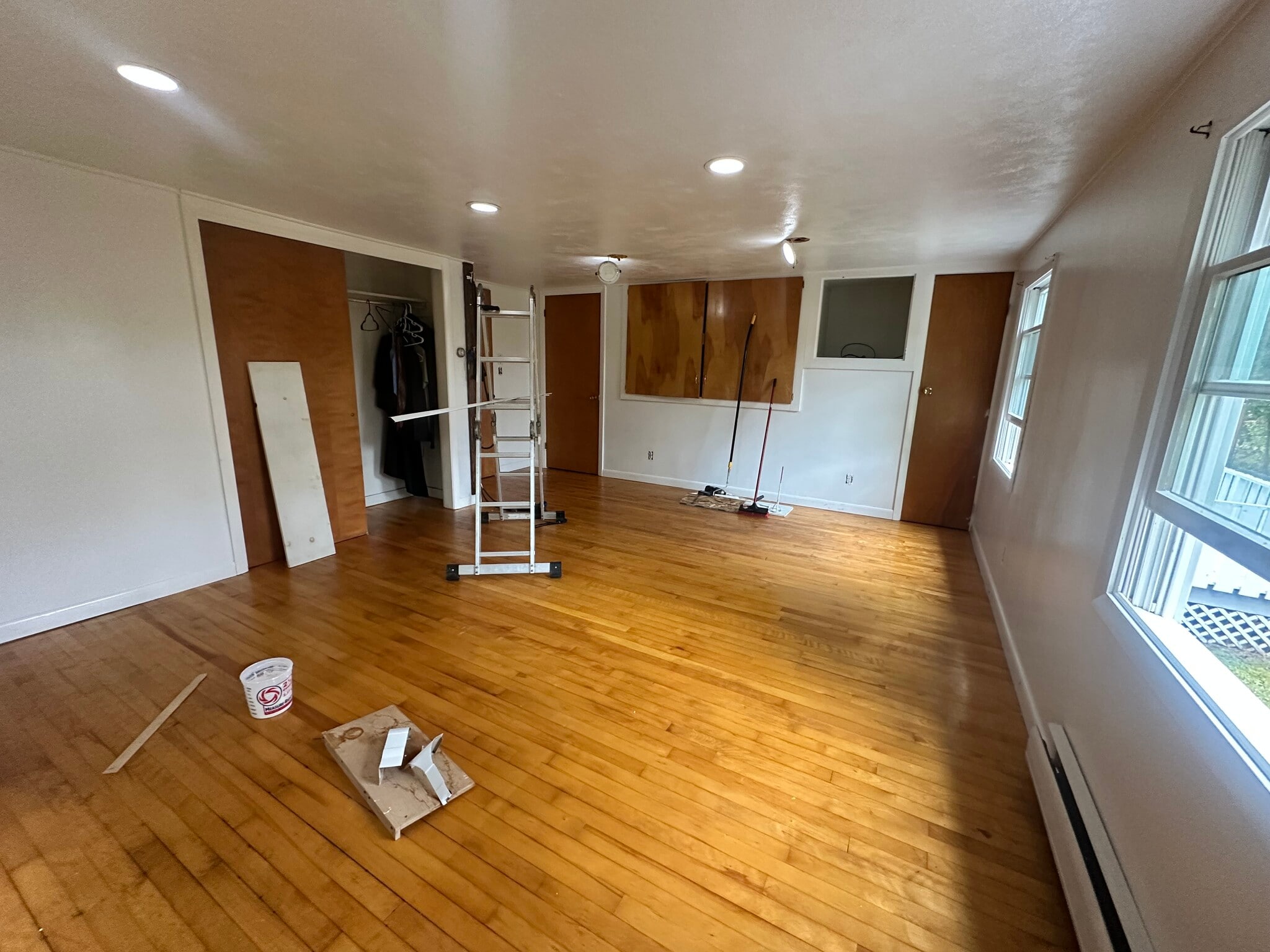 Master Bedroom - 142 Bunker Hill Cir