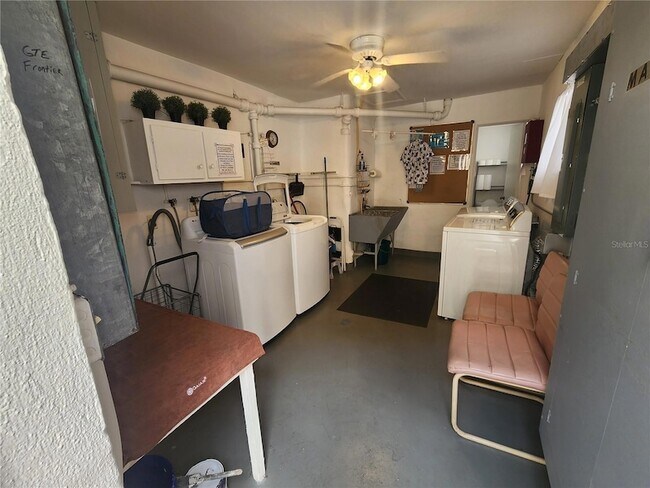 Building Photo - 487 1st St S