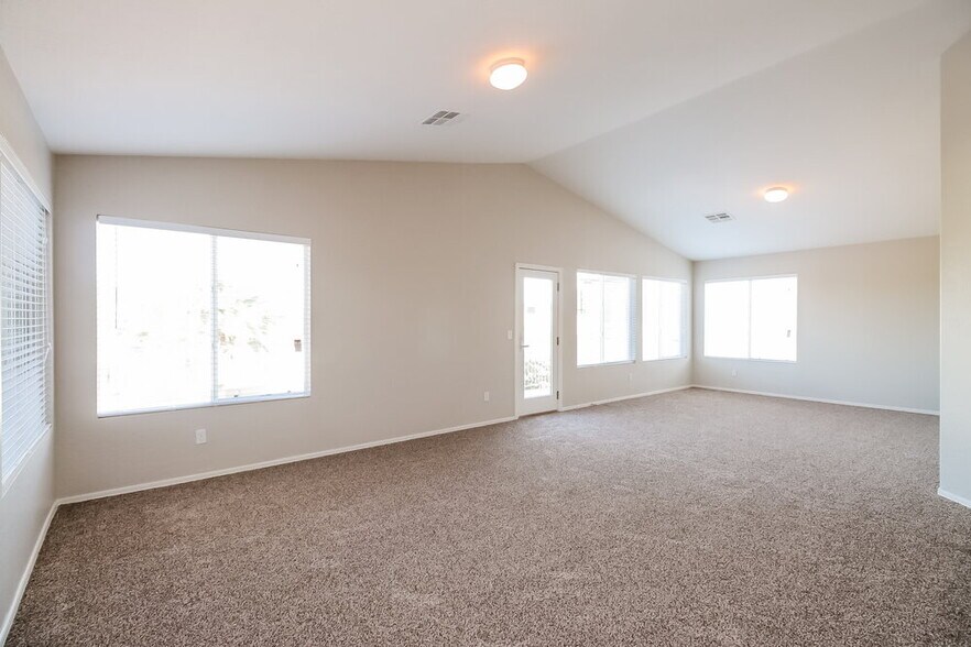 Building Photo - 14892 W Laurel Ln