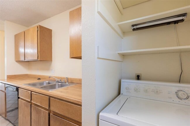 Building Photo - 909 Kavanagh Dr