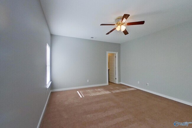 Building Photo - 204 White Oak Cir