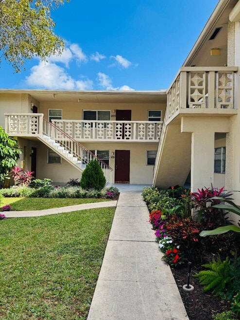 Building Photo - 606 S Center St