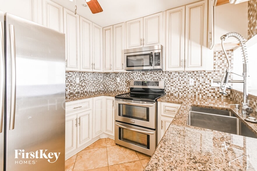 Building Photo - 8062 Ellis Rd