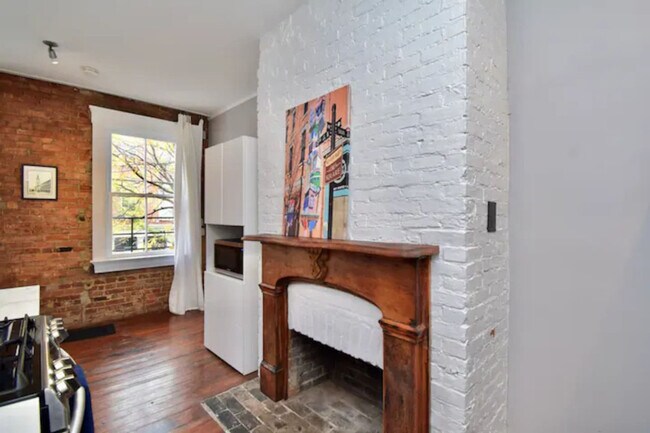 Building Photo - 111 E 13th St