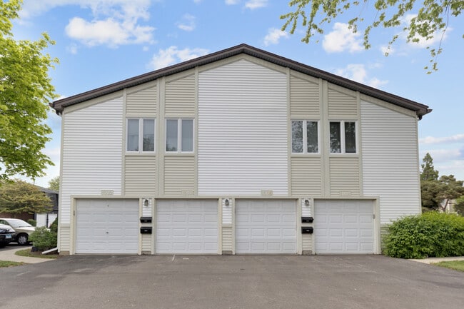 Building Photo - 1004 Inverrary Ln