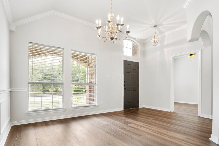 Entry and Dining - 135 Springtree St