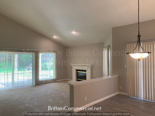 Building Photo - Gorgeous 3 Bedroom 2 Bath House at Courtsi...