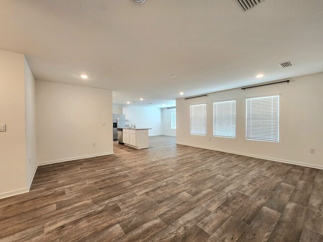 Building Photo - Lovely 4/2 available now in Raley Farms of...