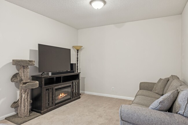 Building Photo - 1307 Bluebonnet Dr
