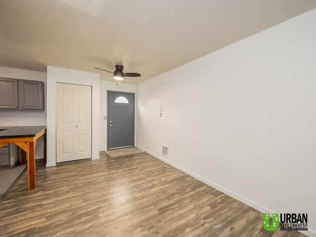 Building Photo - South Hill Gem! Spacious 3 Bedroom Home with Garage
