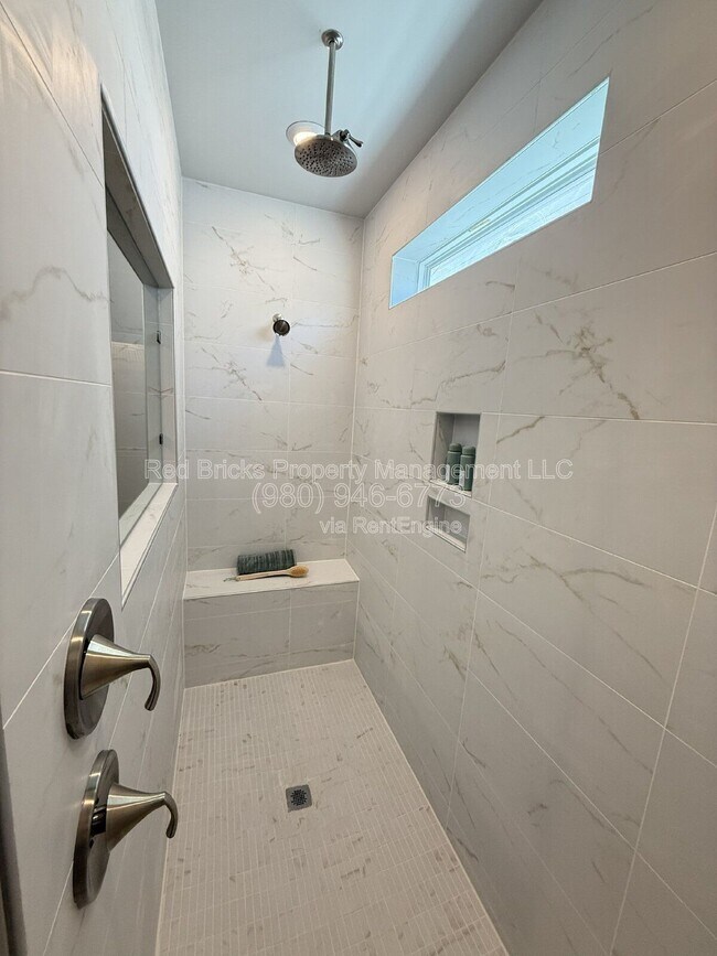 Building Photo - 1014 Mapletree Ln