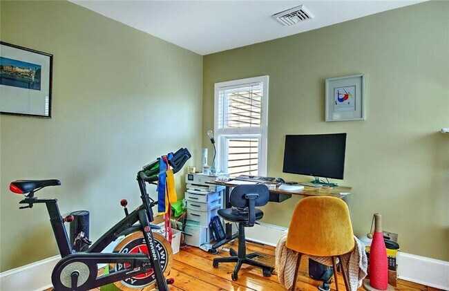 Building Photo - 220 Carpenter St