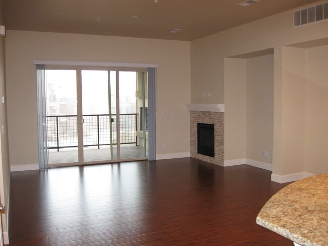 Building Photo - 303 Inverness Way S