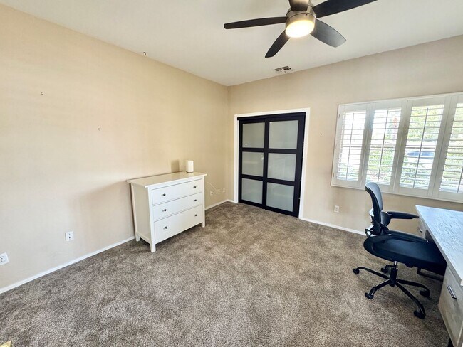 Building Photo - 3-6 Month Rental, Amazing Water Front Property With Private Pool!