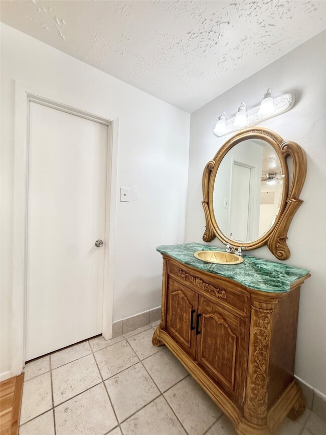 Building Photo - 10423 Kirkshire Dr