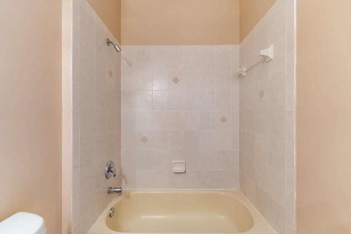 Building Photo - 806 SW Rocky Bayou Terrace