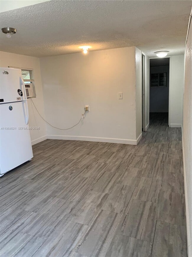 Building Photo - 11840 Cove Pl