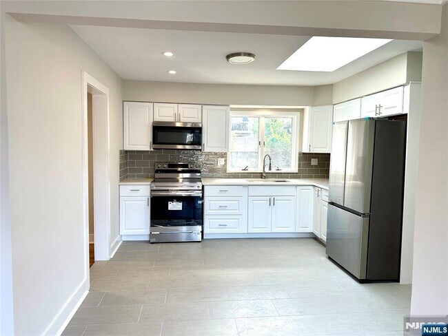 Building Photo - 41 Woods Ave