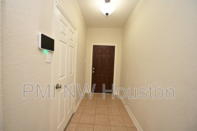 Building Photo - 1506 York Creek Dr