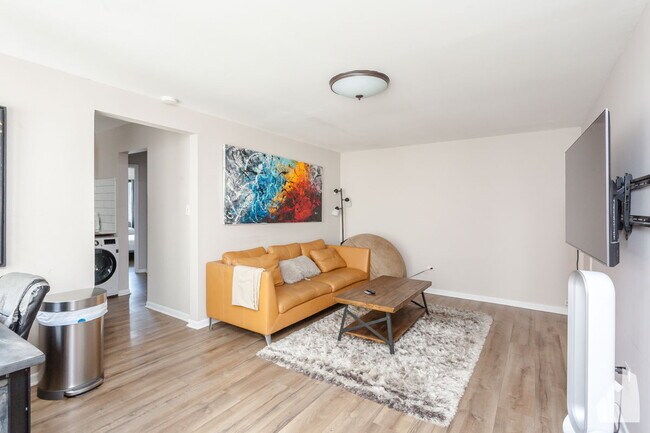 Primary Photo - 6427 N Hermitage Ave