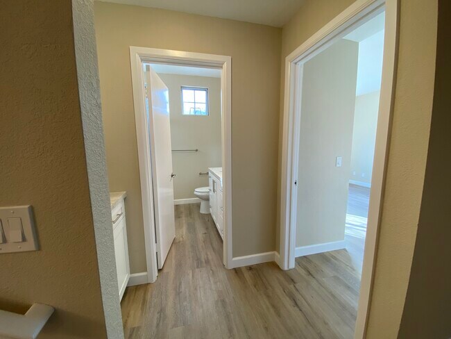 Full Bath #2 - 4204 3rd Ave