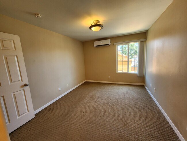 Building Photo - 5252 Balboa Arms Dr