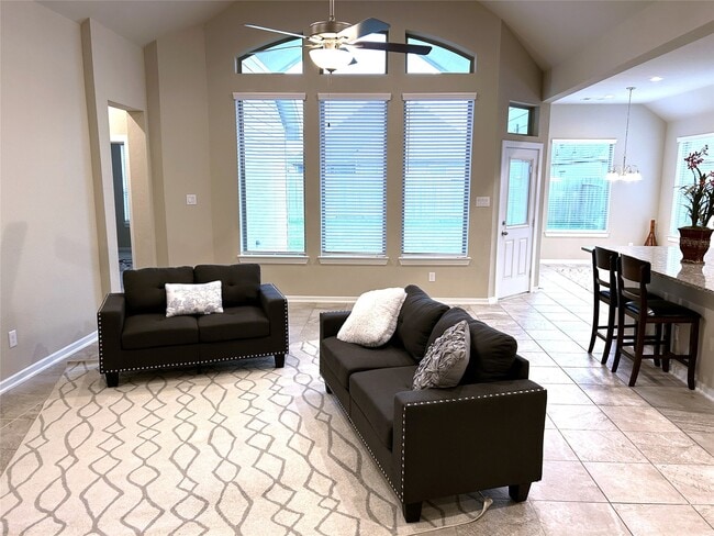 Building Photo - 8426 Bay Orchard Dr