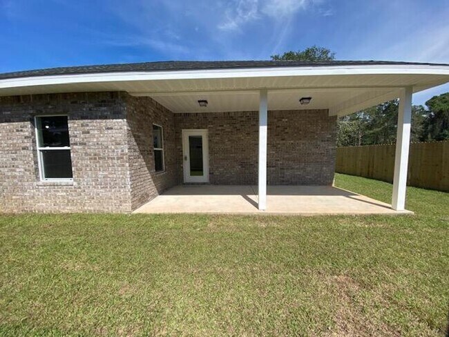 Building Photo - Spacious 3 Bedroom Home in Mary Esther!