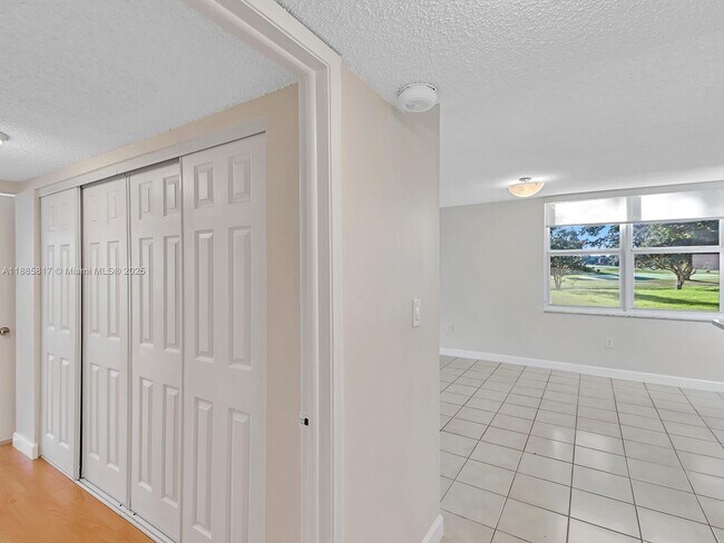 Building Photo - 9451 Evergreen Pl