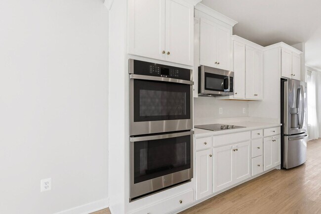 Building Photo - ***Coming Soon*** Stunning and Sun-filled 3 Bed 2.5 Bath Condo In Village At Manassas Park Condo