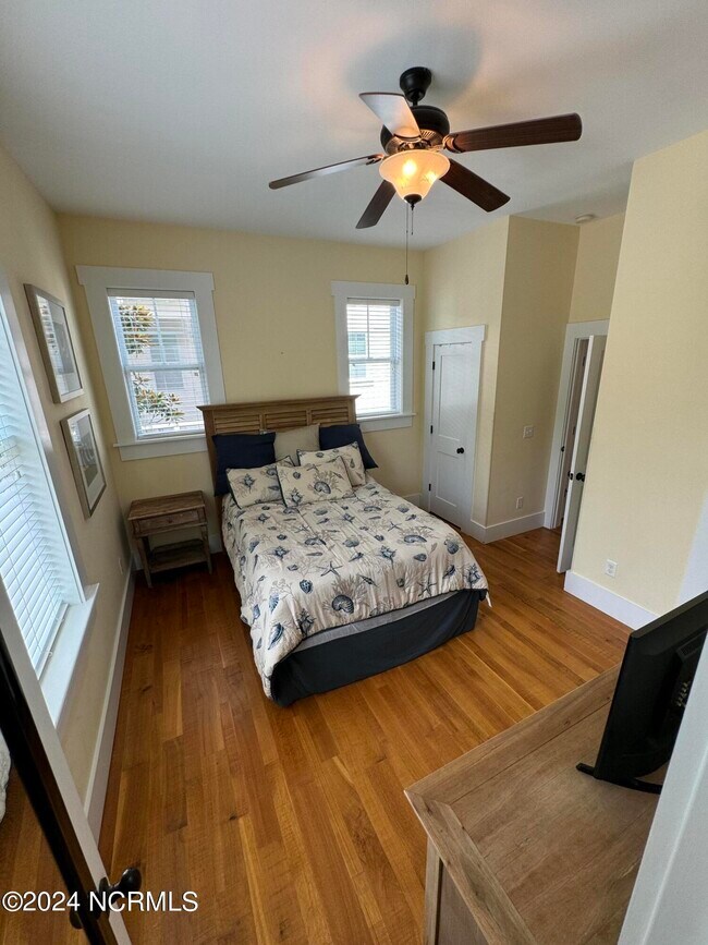 Building Photo - 819 Meadowsweet Ln