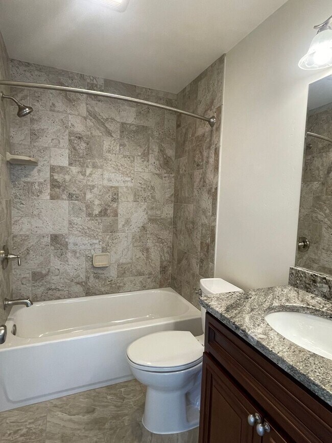 Building Photo - Move in Special!! Beautiful 4 bed/4.5 bath...