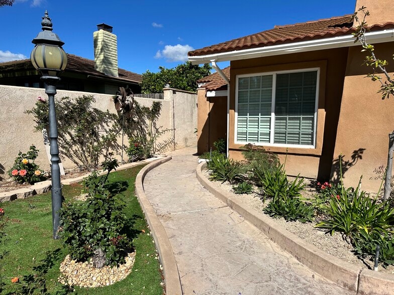 Building Photo - 6563 Park Ridge Blvd