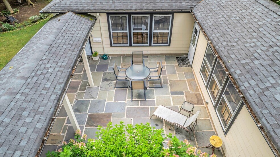 Patio - 82 Winsor Pl