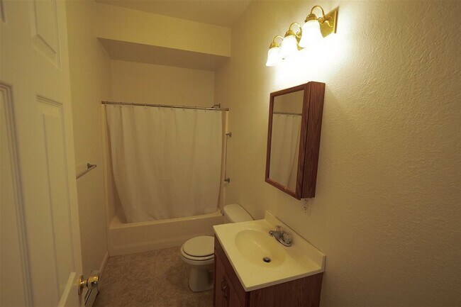 Building Photo - 509 Litchfield St