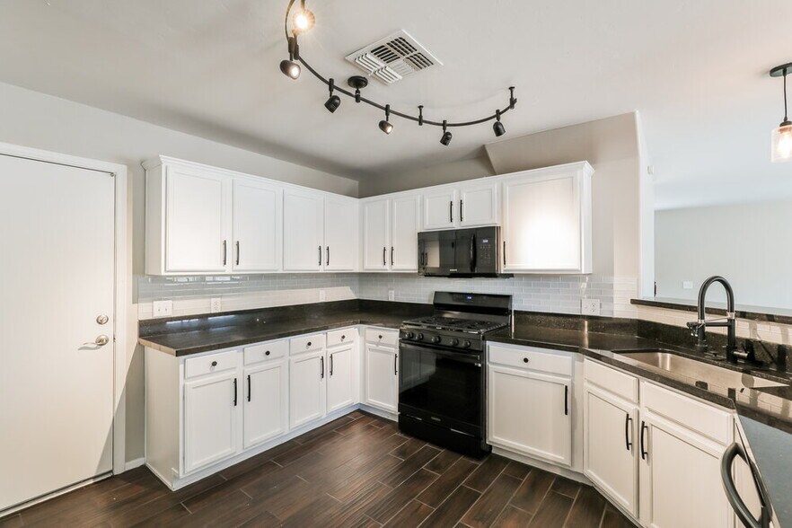 Building Photo - 6907 S Goshawk Dr