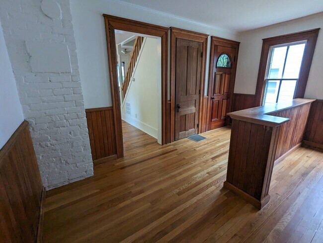 Building Photo - 519 6th St