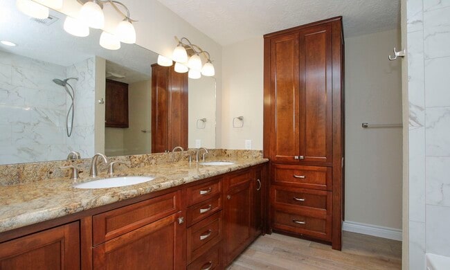 Building Photo - 14535 Diamondhead N