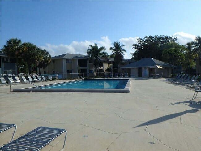 Building Photo - 9727 Hammocks Blvd