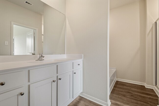 Building Photo - 15802 Berry Hl Dr