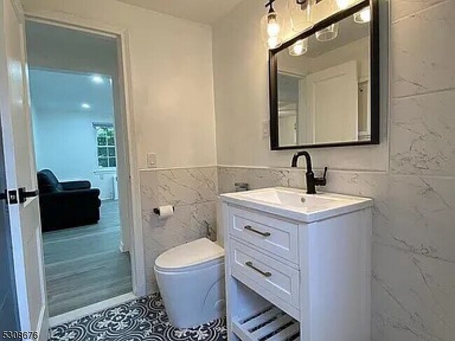 Building Photo - 82 Clark Ct