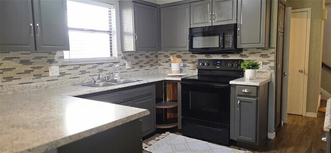 Building Photo - 7307 Edenborough Dr