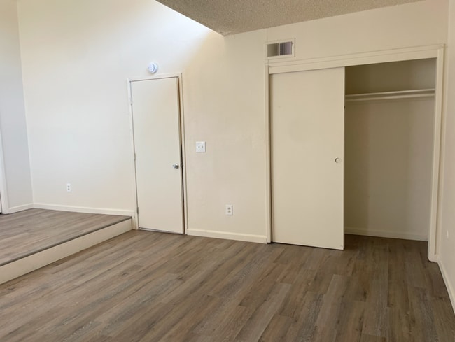 Building Photo - 325 Standiford Ave