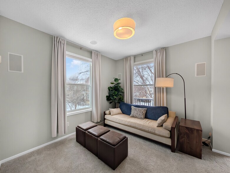 Building Photo - 29 4th Ave N