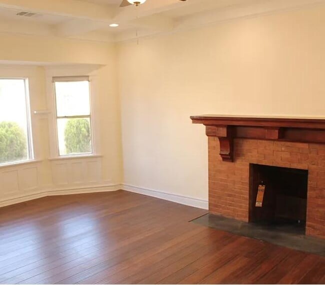 Building Photo - 1244 W 46th St