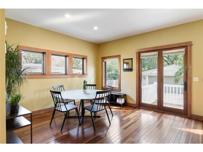 Building Photo - 2313 Cole Ave SE