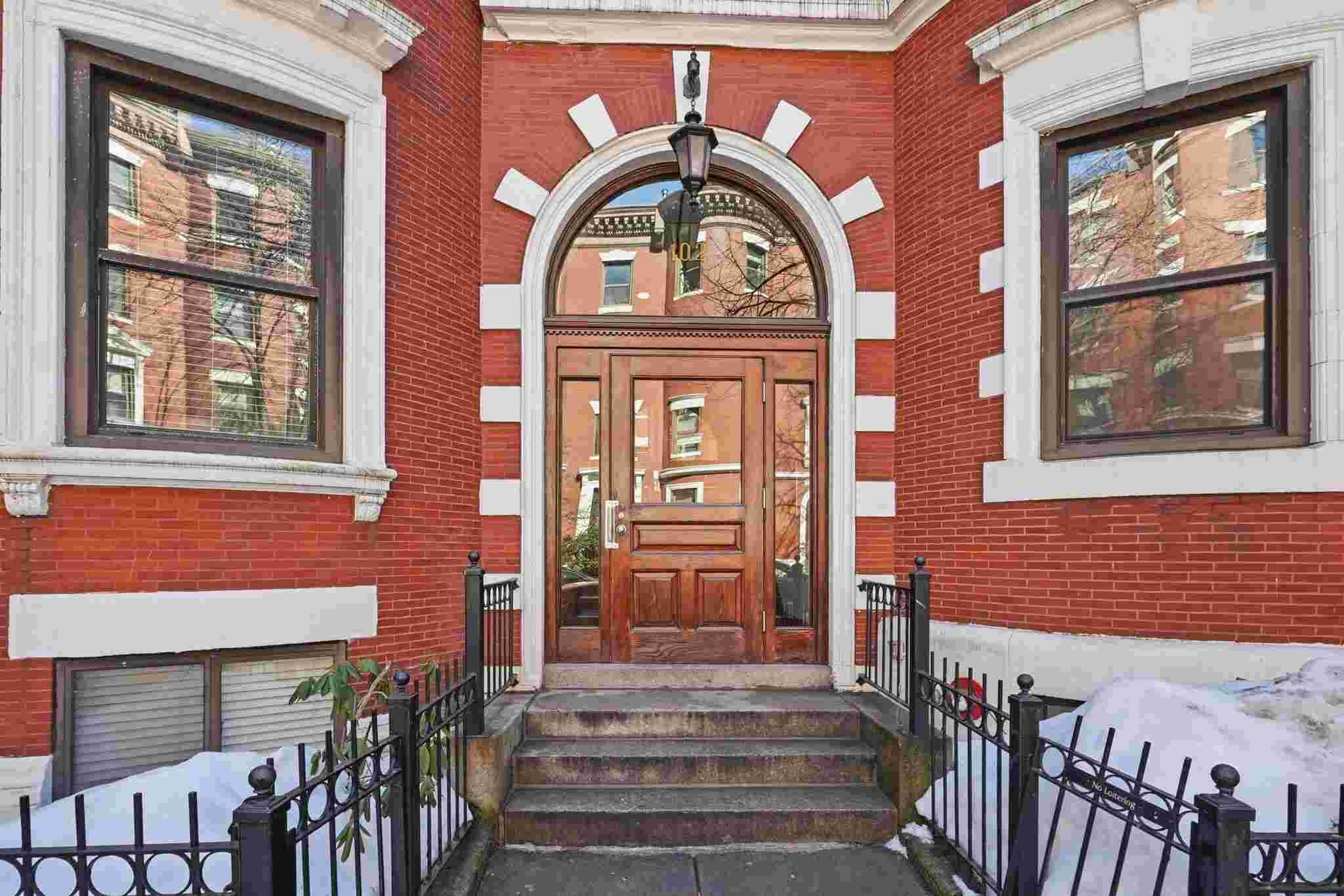 Building Photo - 103 Gainsborough St