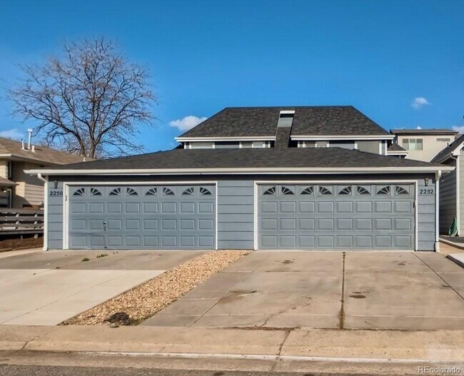 Building Photo - Fantastic 3 bed, 2.5 bath Townhome in Univ...