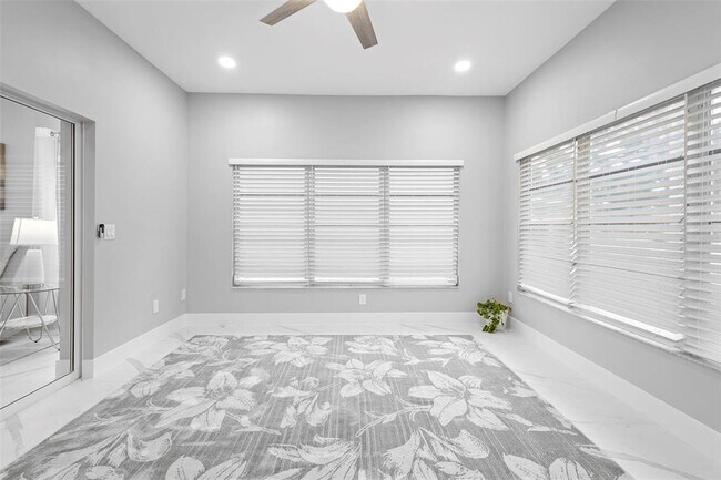 Building Photo - 5730 Parkview Lake Dr