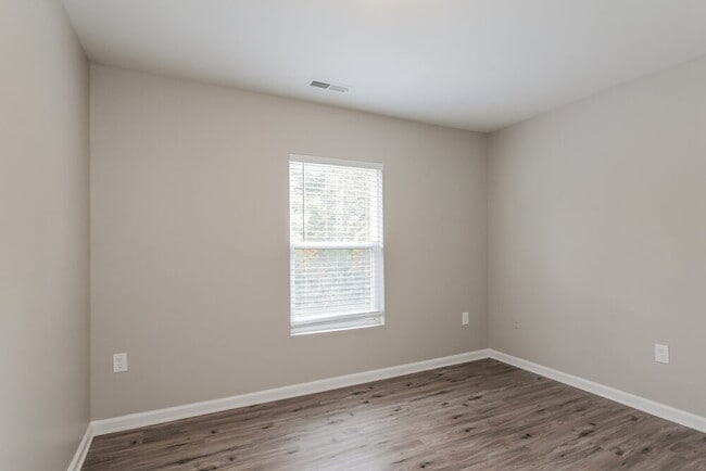 Building Photo - 10243 Hugue Way